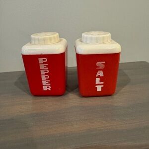 Lustro Ware Red Salt and Pepper Shakers with White Lids Plastic Vintage